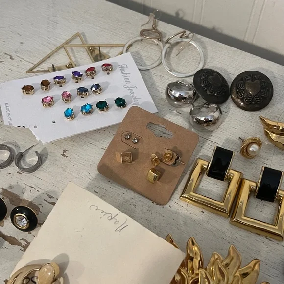 Lot 84 pairs Vintage Designer Earrings Napier Monet unmarked runway Crystal Jade - Picture 8 of 16